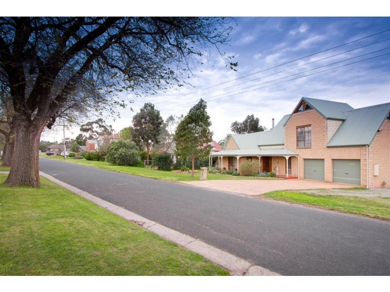 31 Powlett Street, Sunbury VIC 3429
