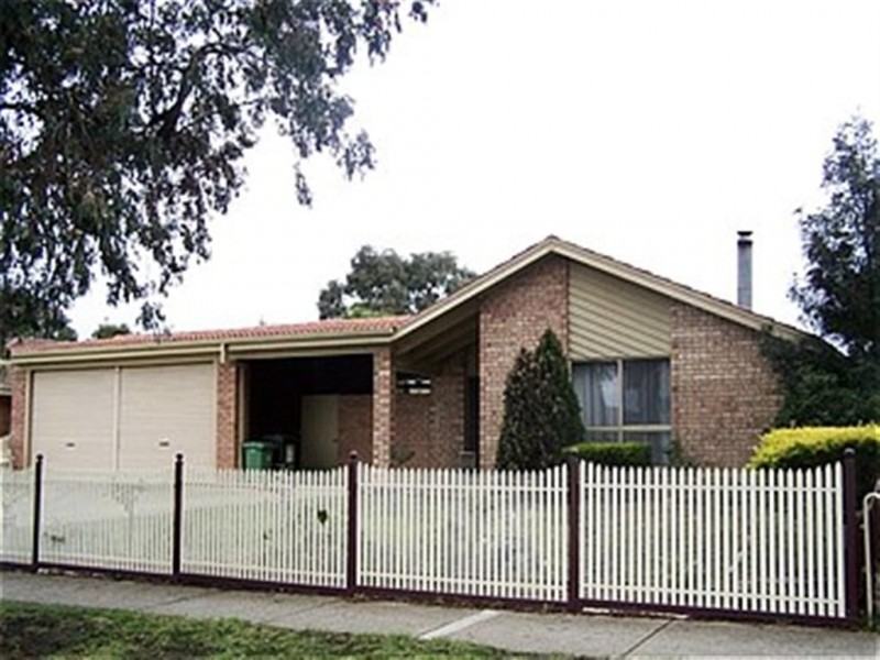 8 KINGSLEY DRIVE, Sunbury VIC 3429