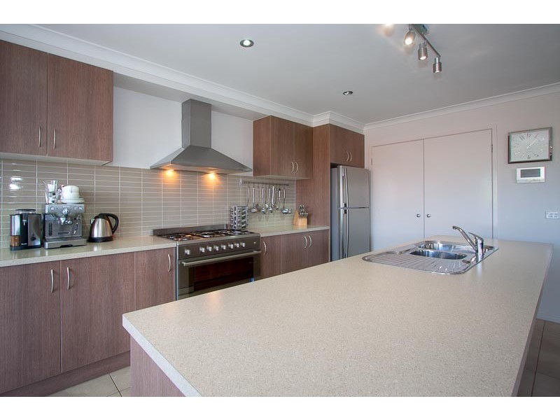 27 Wicket Street, Sunbury VIC 3429