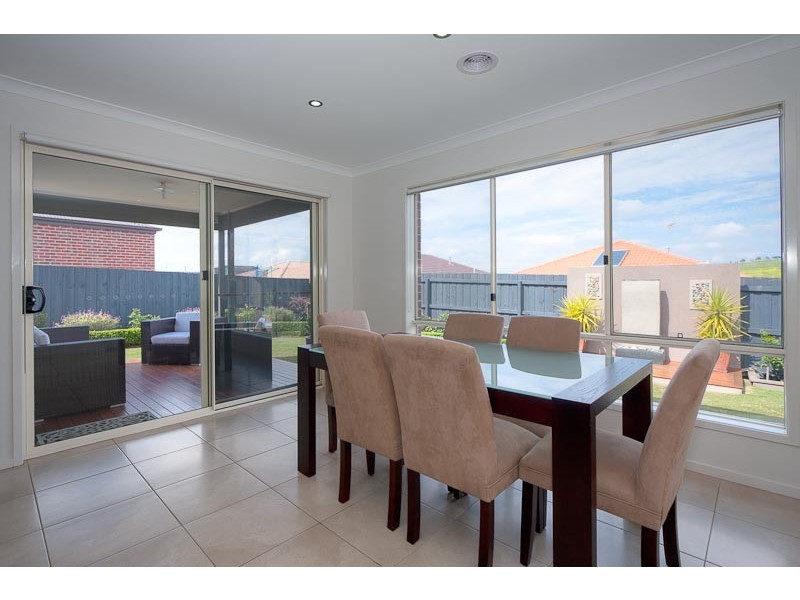 27 Wicket Street, Sunbury VIC 3429