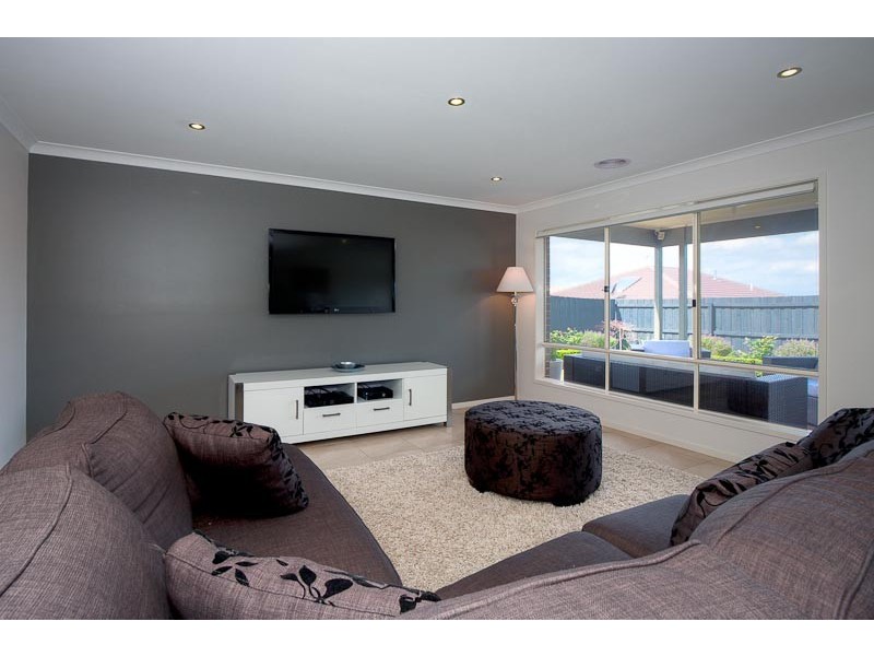 27 Wicket Street, Sunbury VIC 3429