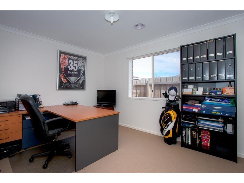 27 Wicket Street, Sunbury VIC 3429