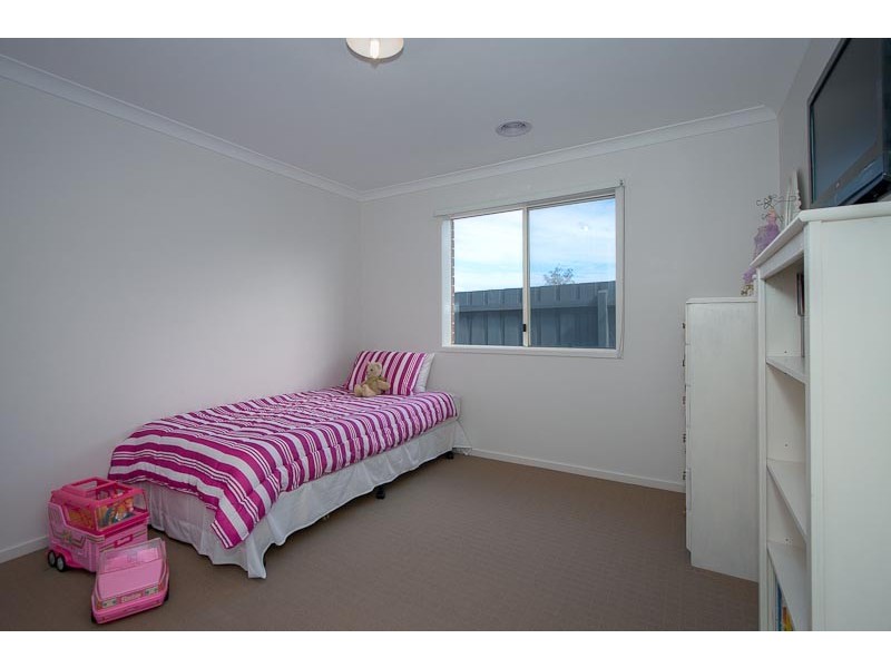 27 Wicket Street, Sunbury VIC 3429