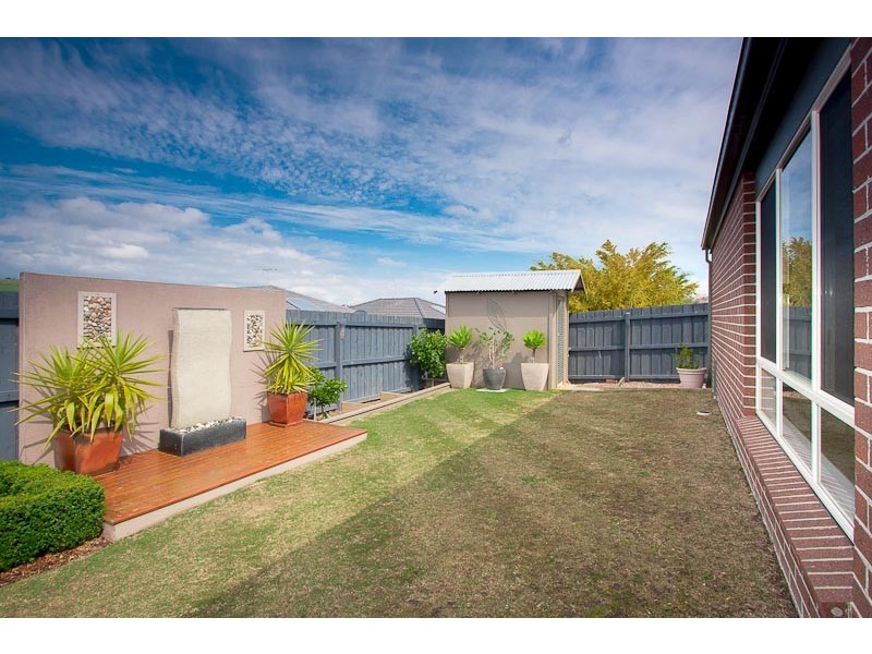 27 Wicket Street, Sunbury VIC 3429