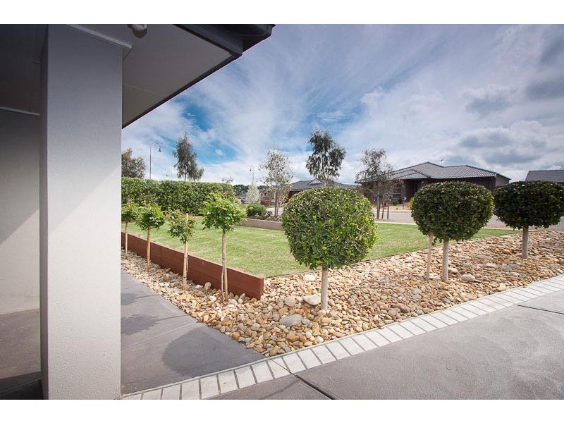 27 Wicket Street, Sunbury VIC 3429