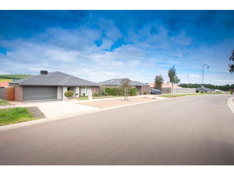27 Wicket Street, Sunbury VIC 3429