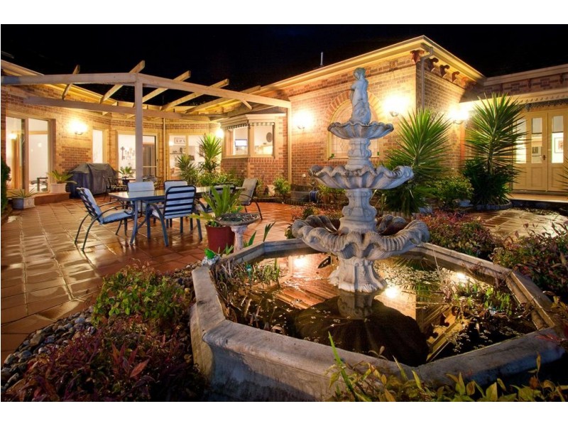 25 Callander Close, Sunbury VIC 3429