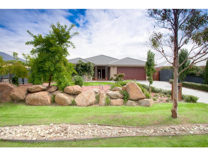 3 Highgrove Drive, Sunbury VIC 3429