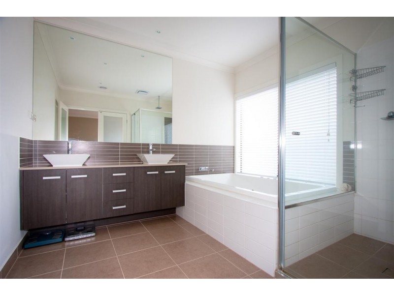 3 Highgrove Drive, Sunbury VIC 3429