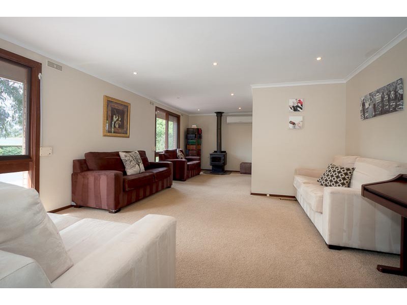 2 Kendall Court, Sunbury VIC 3429