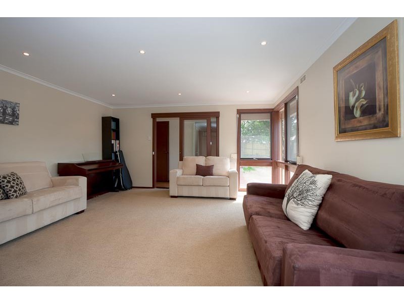 2 Kendall Court, Sunbury VIC 3429