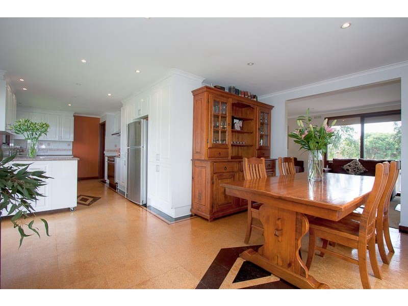 2 Kendall Court, Sunbury VIC 3429