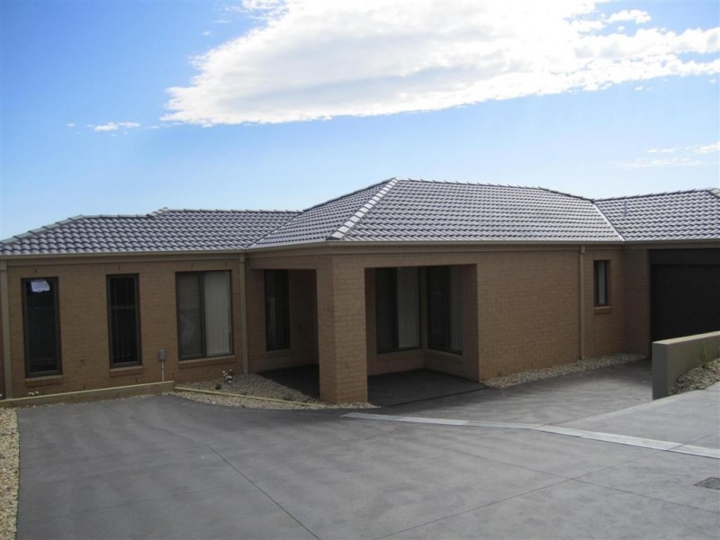 2/35 MAIDEN DRIVE, Sunbury VIC 3429