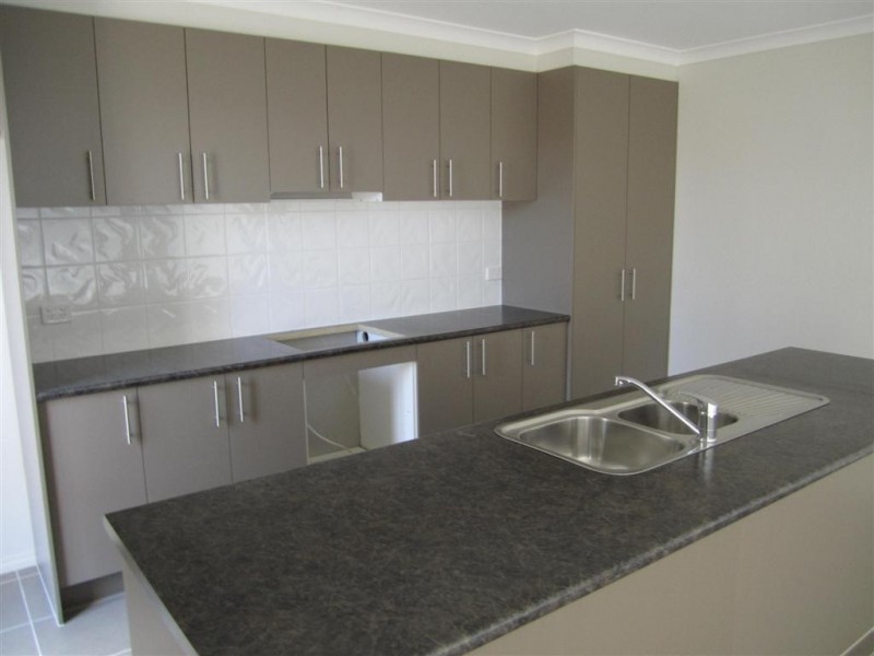 2/35 MAIDEN DRIVE, Sunbury VIC 3429