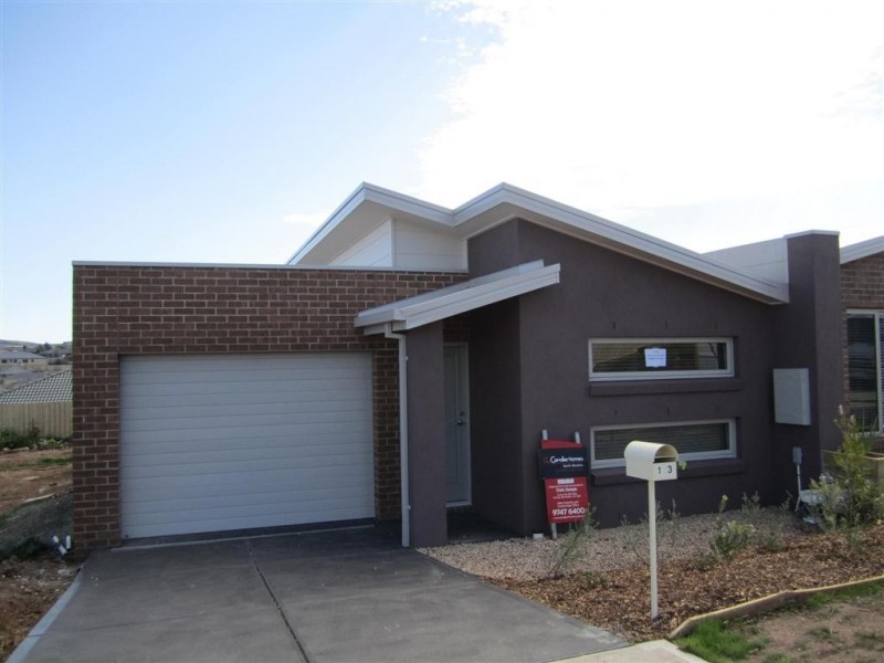 1/13 PADS WAY, Sunbury VIC 3429