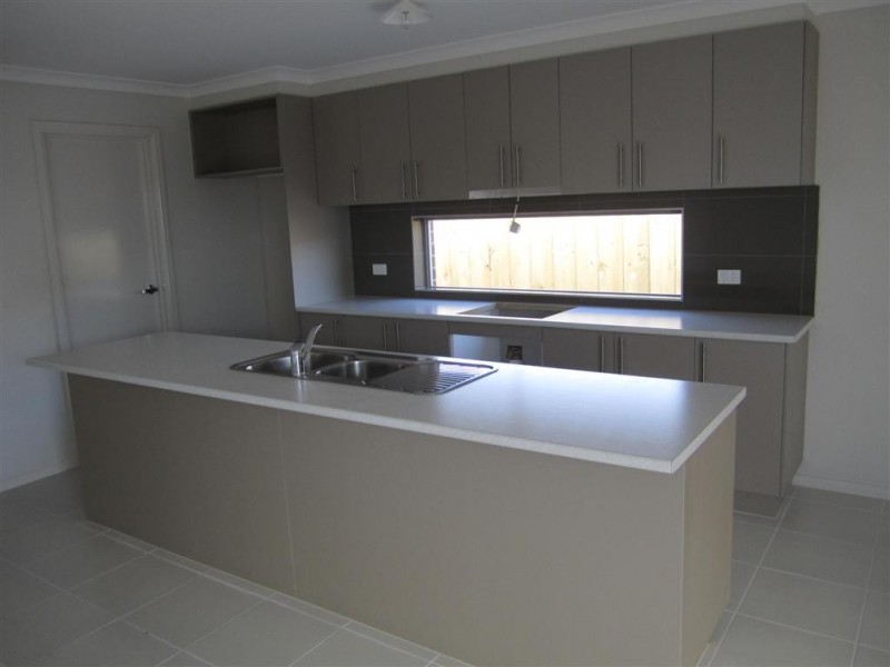 1/13 PADS WAY, Sunbury VIC 3429