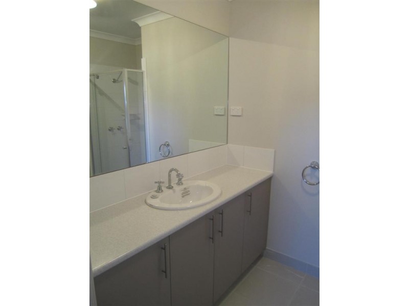 1/13 PADS WAY, Sunbury VIC 3429