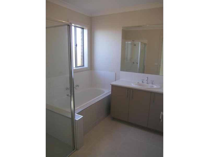 1/13 PADS WAY, Sunbury VIC 3429