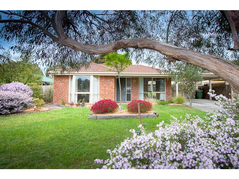 77 Muirfield Drive, Sunbury VIC 3429