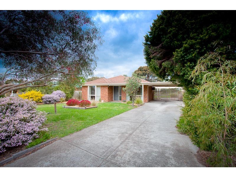 77 Muirfield Drive, Sunbury VIC 3429