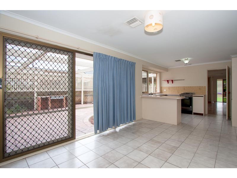 77 Muirfield Drive, Sunbury VIC 3429