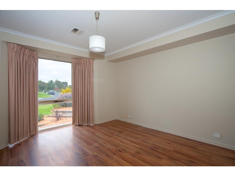 77 Muirfield Drive, Sunbury VIC 3429