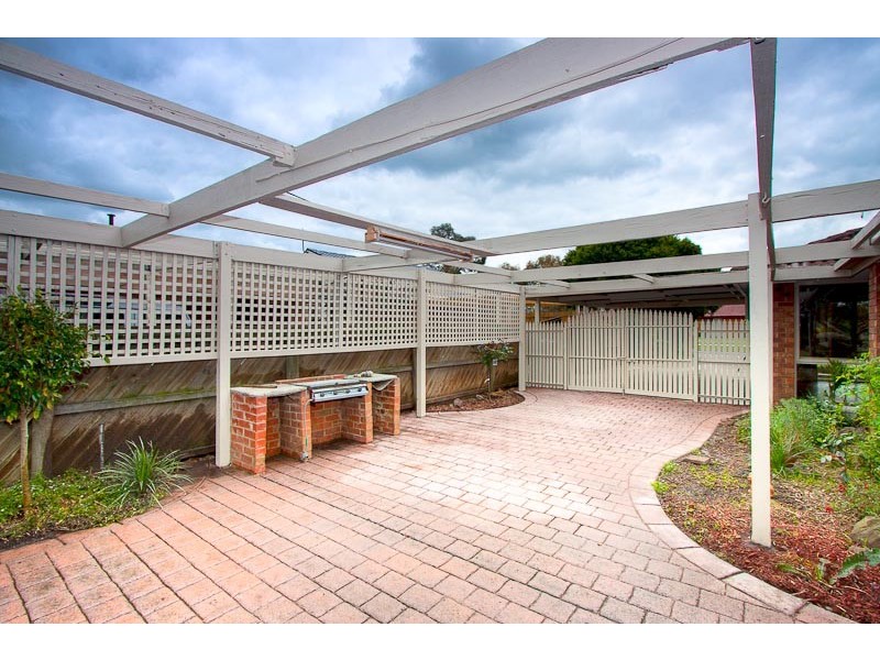 77 Muirfield Drive, Sunbury VIC 3429