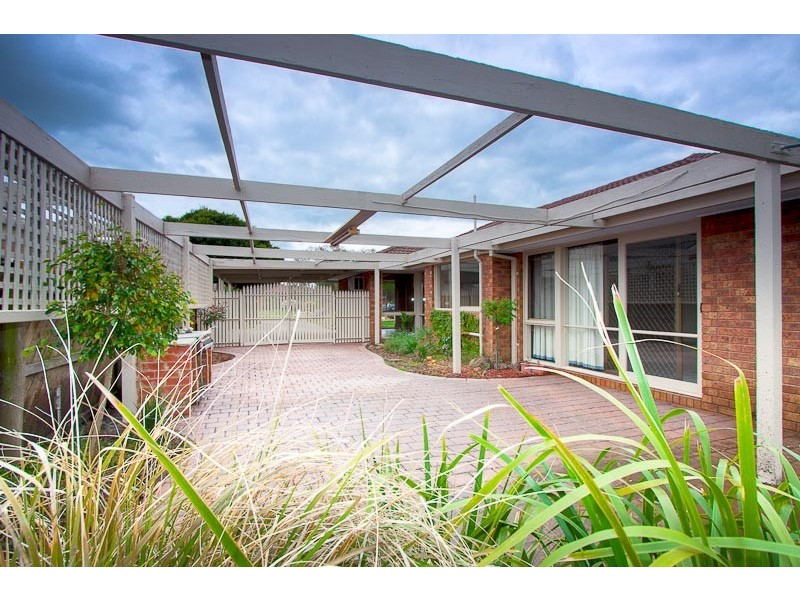 77 Muirfield Drive, Sunbury VIC 3429