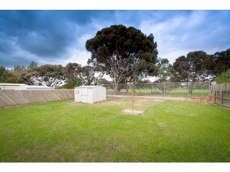 77 Muirfield Drive, Sunbury VIC 3429