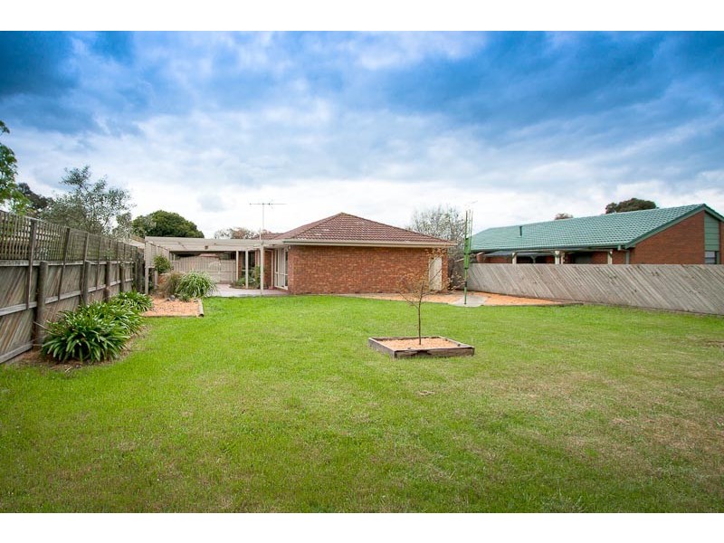 77 Muirfield Drive, Sunbury VIC 3429