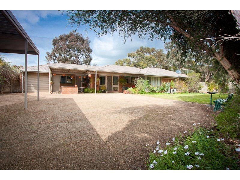 94 Muirfield Drive, Sunbury VIC 3429