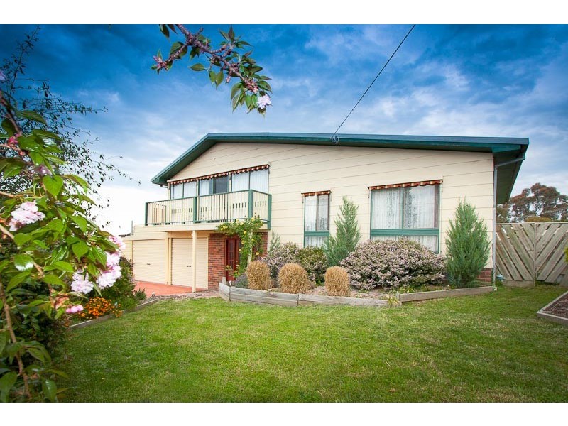 51 Blaxland Drive, Sunbury VIC 3429