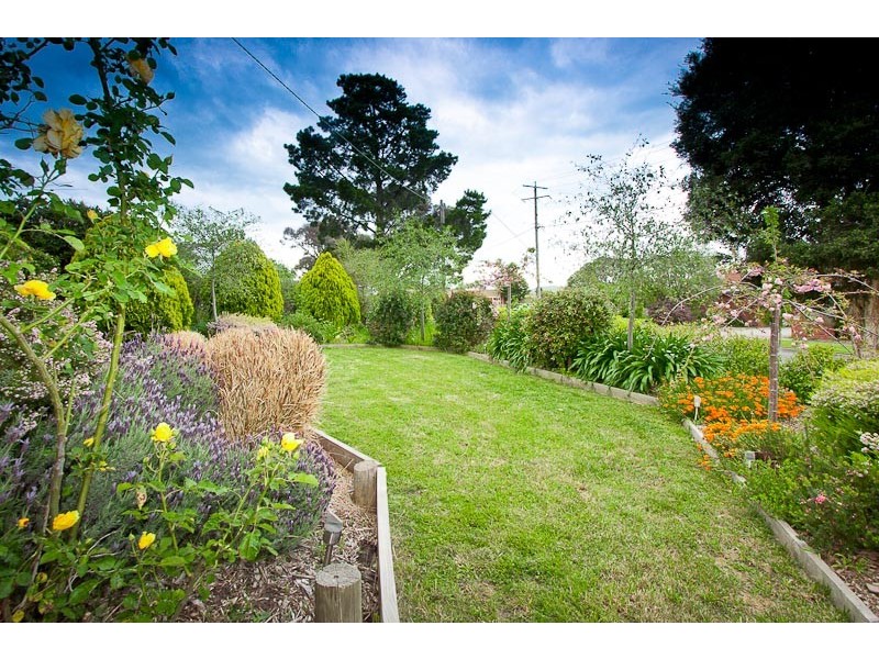 51 Blaxland Drive, Sunbury VIC 3429