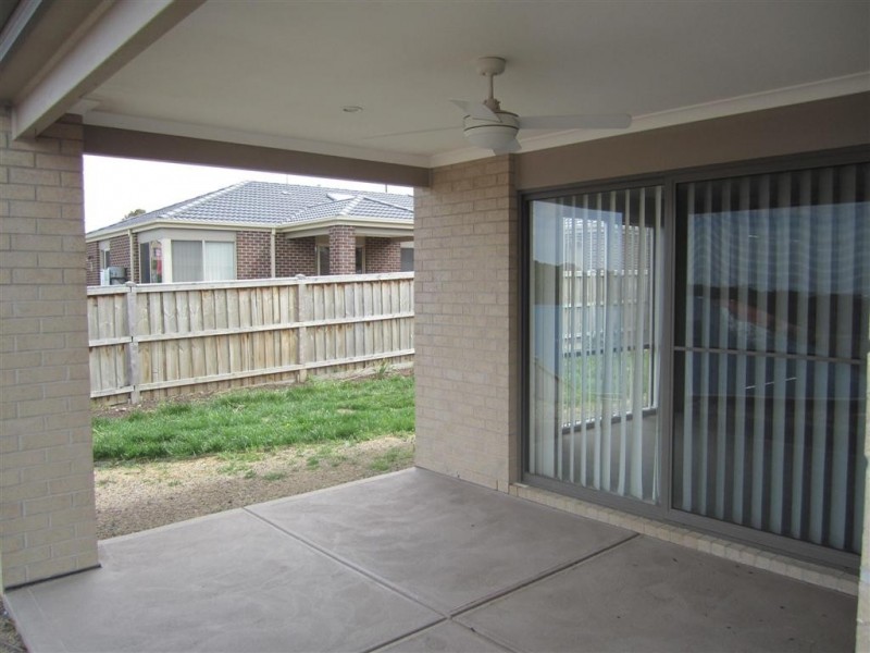 141 PHILLIP DRIVE, Sunbury VIC 3429