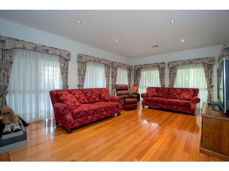 5 Blind Creek Boulevard, Sunbury VIC 3429