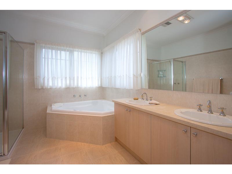 5 Blind Creek Boulevard, Sunbury VIC 3429