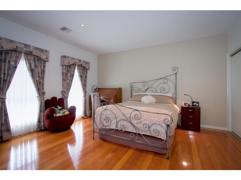 5 Blind Creek Boulevard, Sunbury VIC 3429