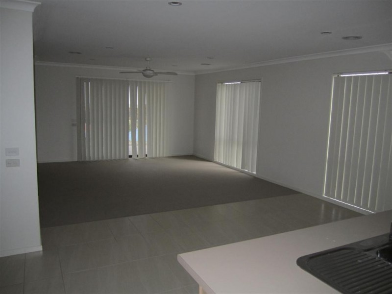 141 PHILLIP DRIVE, Sunbury VIC 3429