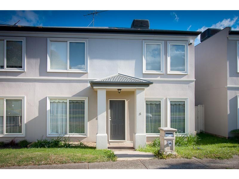 5 Hilltop Way, Sunbury VIC 3429