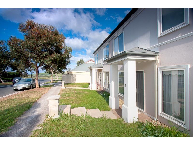 5 Hilltop Way, Sunbury VIC 3429