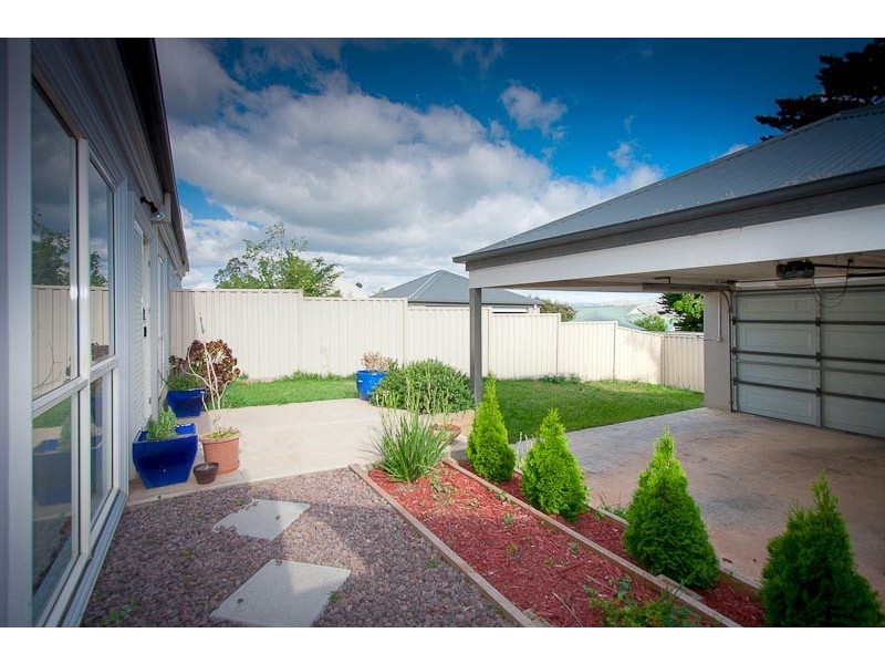 5 Hilltop Way, Sunbury VIC 3429