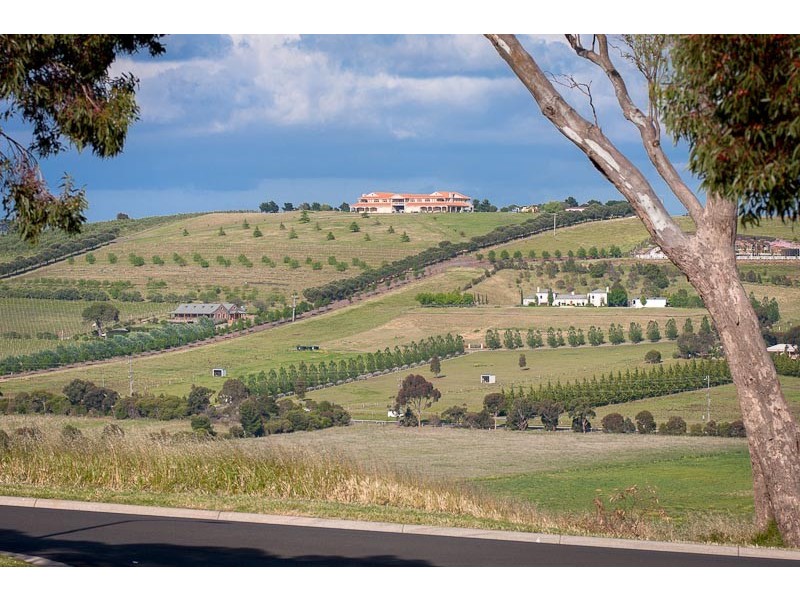 5 Hilltop Way, Sunbury VIC 3429