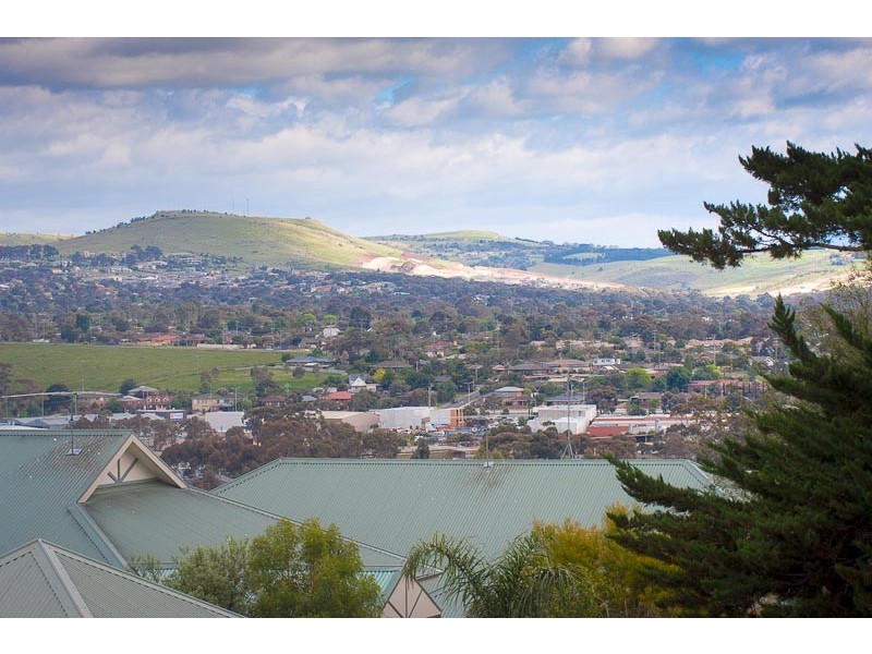 5 Hilltop Way, Sunbury VIC 3429