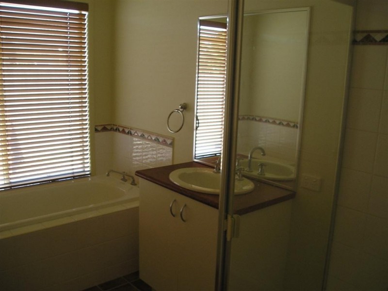 16 DALY CLOSE, Sunbury VIC 3429