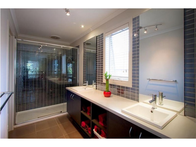 745 ELIZABETH DRIVE, Sunbury VIC 3429
