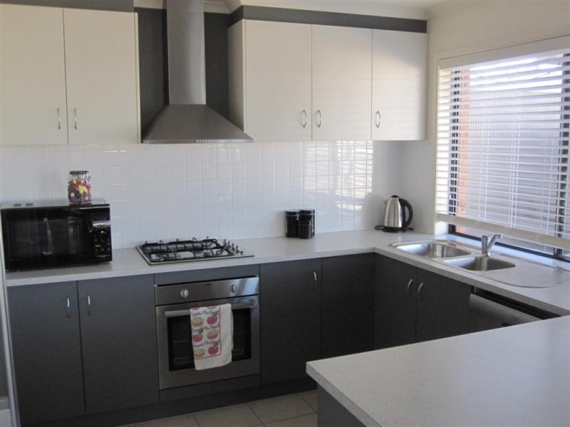13 WATERSPRITE BOULEVARD, Sunbury VIC 3429