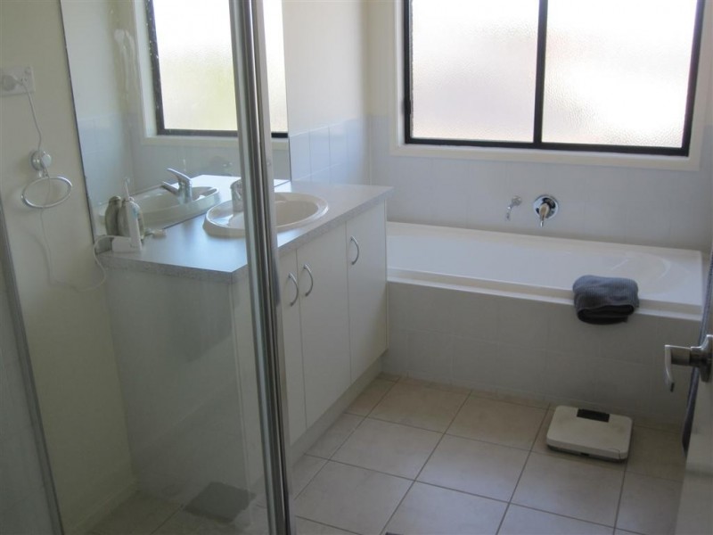13 WATERSPRITE BOULEVARD, Sunbury VIC 3429