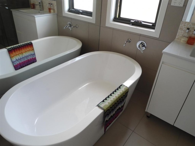 8A EADIE STREET, Sunbury VIC 3429