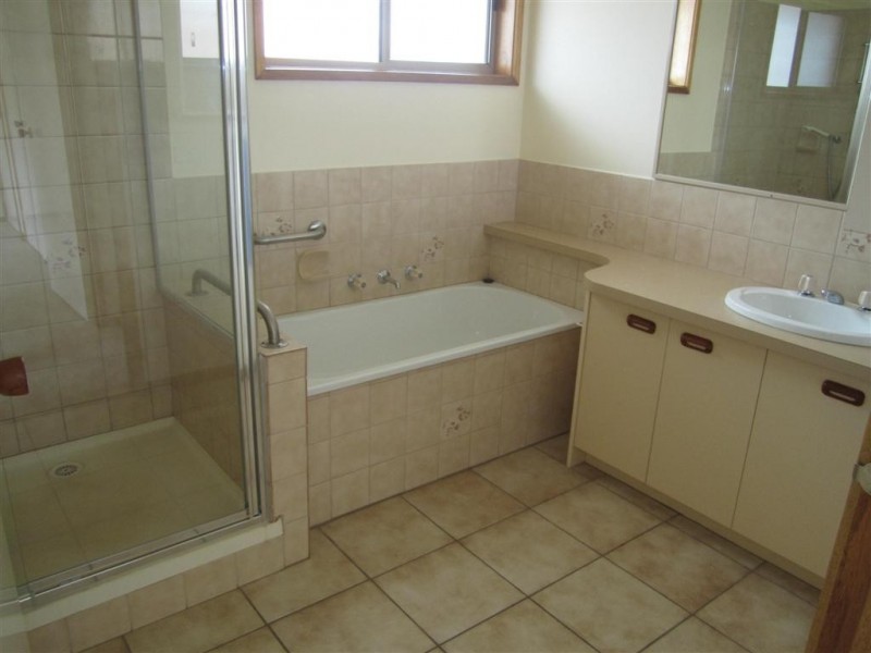 74A PASLEY STREET, Sunbury VIC 3429