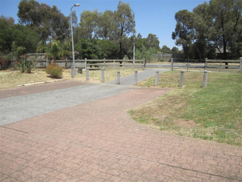 25 Peterhouse Court, Sunbury VIC 3429